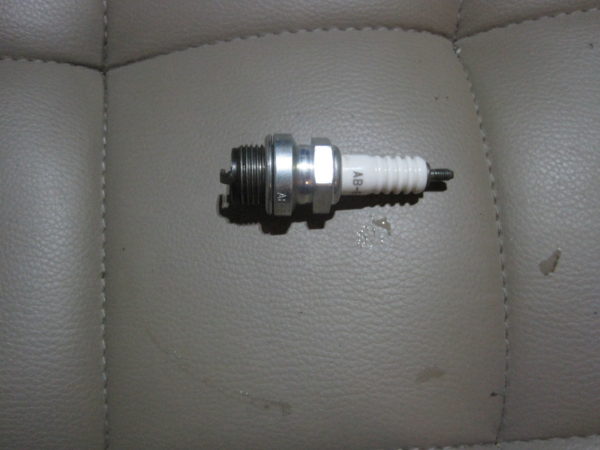 Bougie de Solex 45 cc