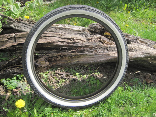 Pneu de mobylette