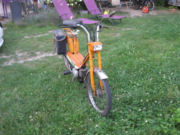 102 Peugeot orange de 1968