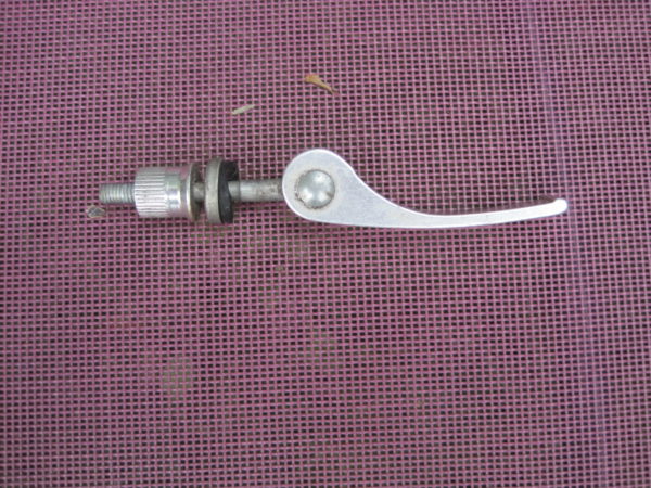 Attache de selle de VTT
