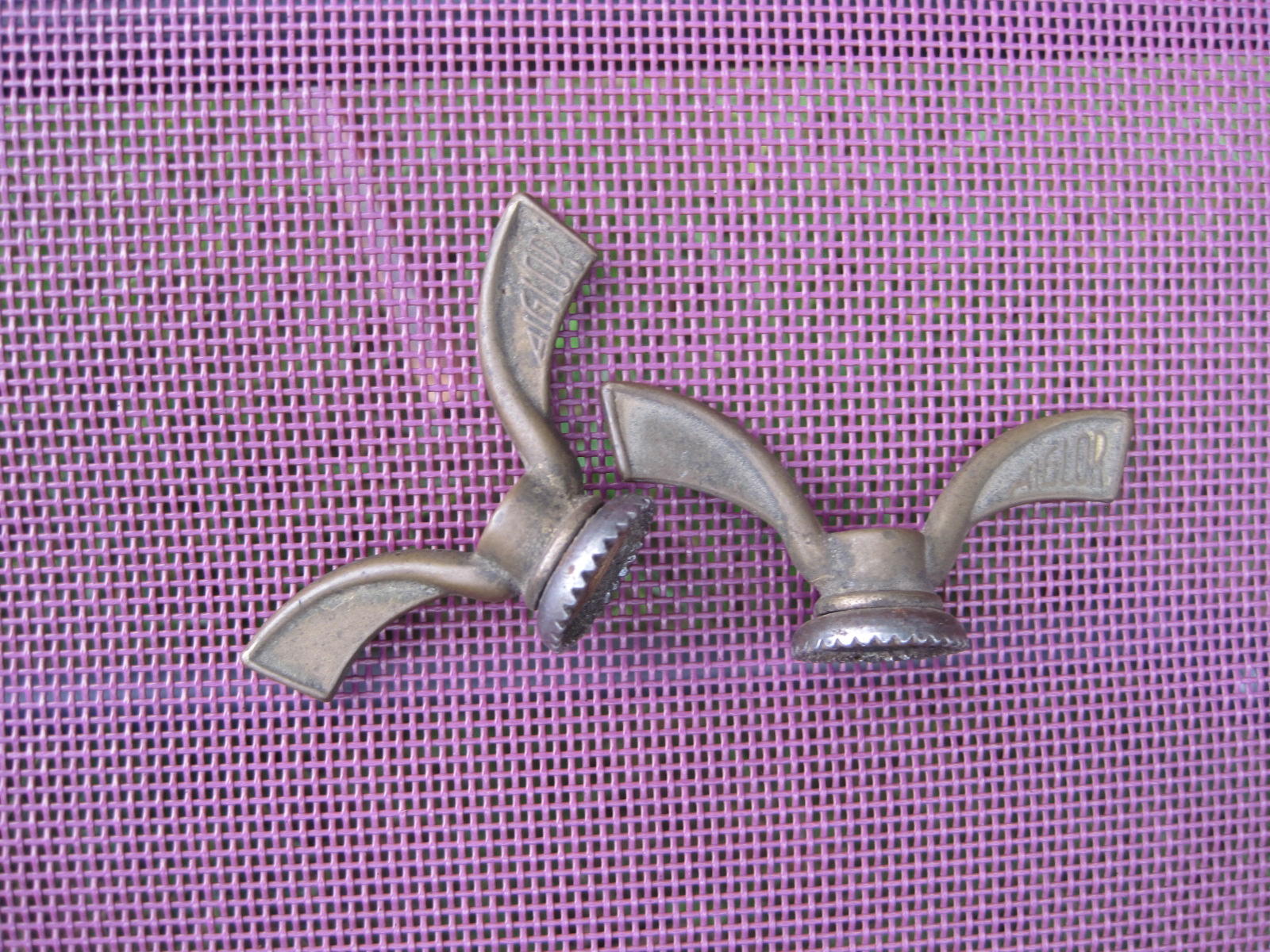 Boite de 2 kg d'écrous à oreilles tête 8 mm en acier - Brico Dépôt