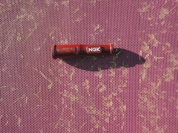 Antiparasite de mobylette de marque NGK