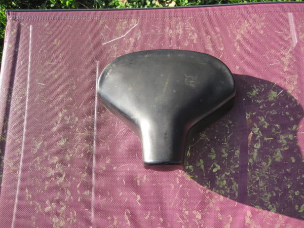 Dessus de selle de 102 Peugeot