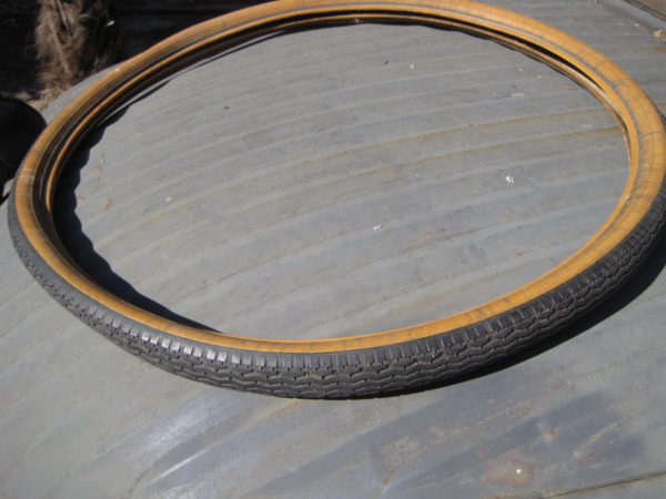 Pneu Michelin bicolore 650B
